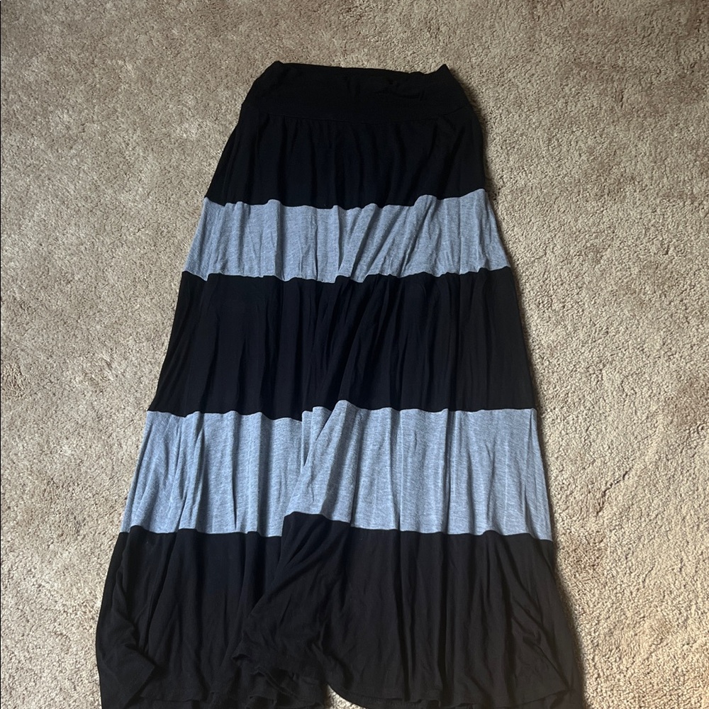 AB Studio Black and Gray Maxi Skirt
